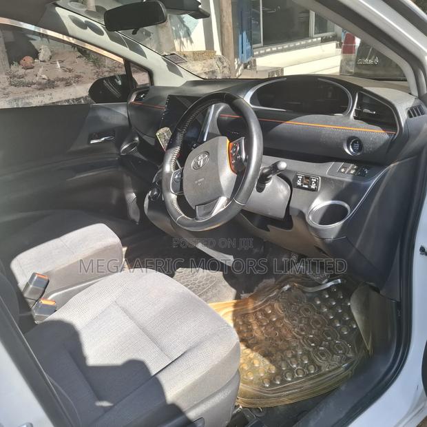 Toyota Sienta 1.5 FWD (6-seater) 2017 White