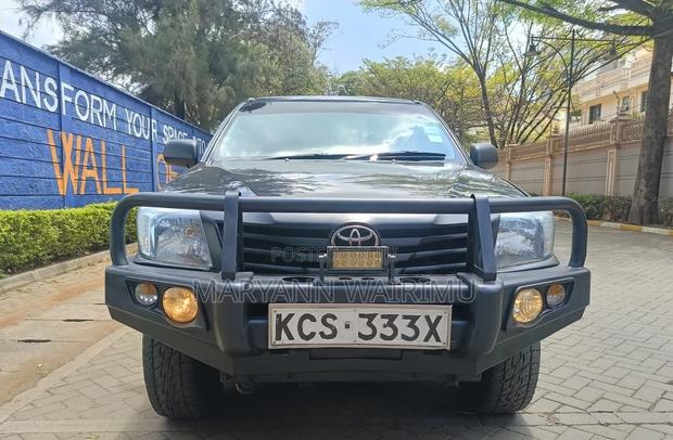 Toyota Hilux 2013 Black