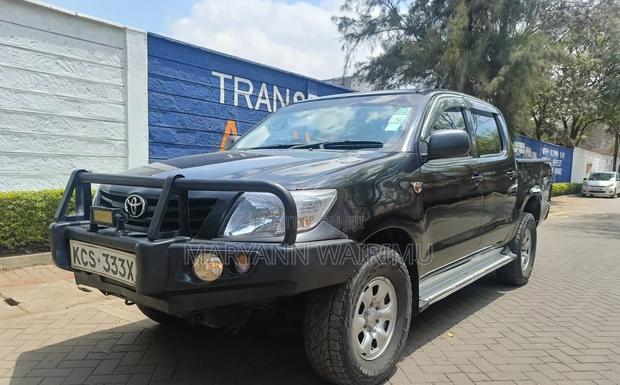 Toyota Hilux 2013 Black