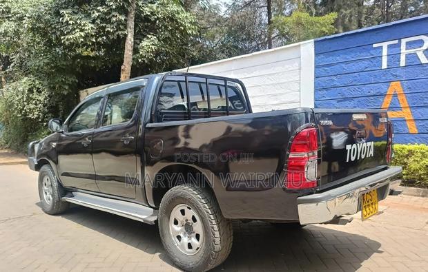 Toyota Hilux 2013 Black