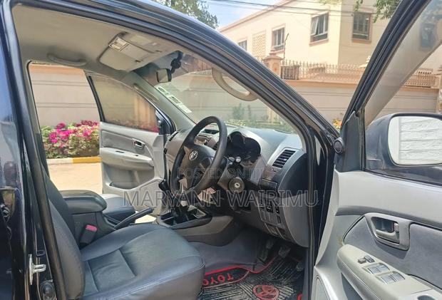 Toyota Hilux 2013 Black