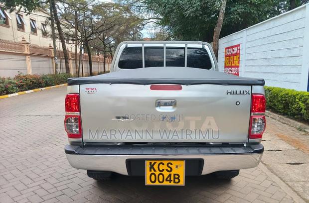 Toyota Hilux 2012 Silver
