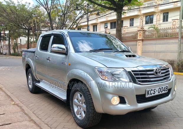 Toyota Hilux 2012 Silver