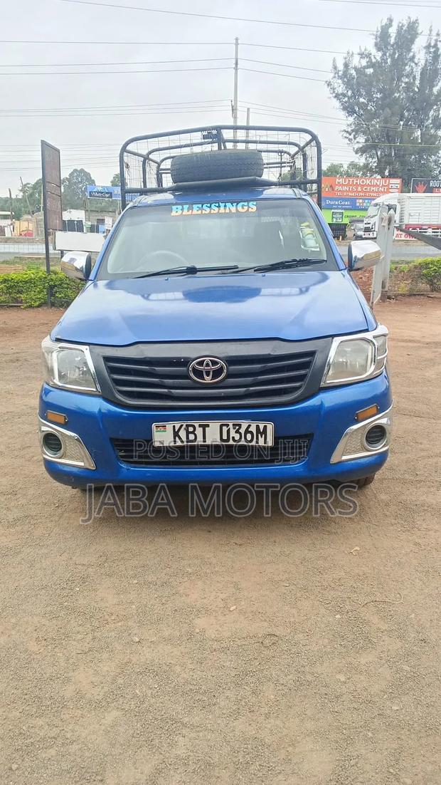 Toyota Hilux 2012 Blue