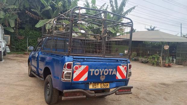 Toyota Hilux 2012 Blue