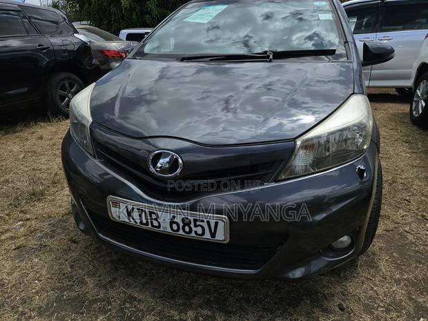 Toyota Vitz 1.3 FWD 5dr 2013 Gray