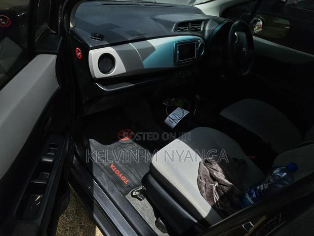 Toyota Vitz 1.3 FWD 5dr 2013 Gray