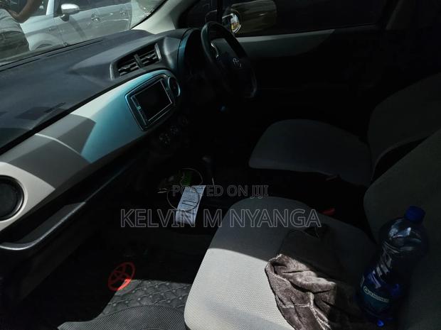 Toyota Vitz 1.3 FWD 5dr 2013 Gray