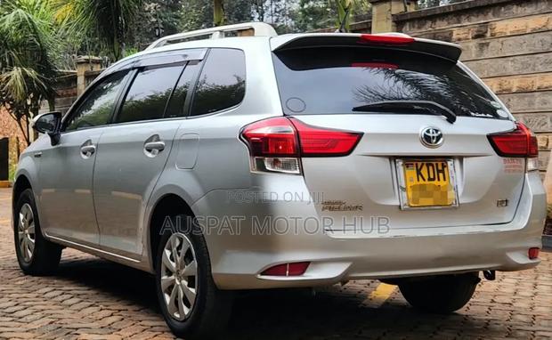 Toyota Corolla Fielder 1.5 Hybrid FWD 2017 Silver