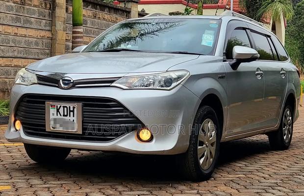 Toyota Corolla Fielder 1.5 Hybrid FWD 2017 Silver