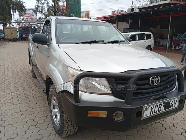 Toyota Hilux 2016 Silver