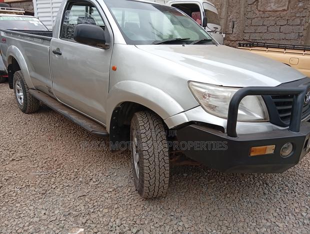 Toyota Hilux 2016 Silver
