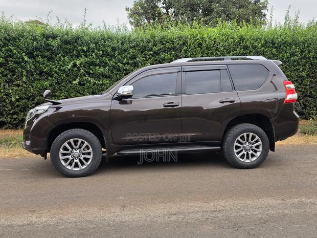Toyota Land Cruiser Prado 2.8 2017 Burgundy