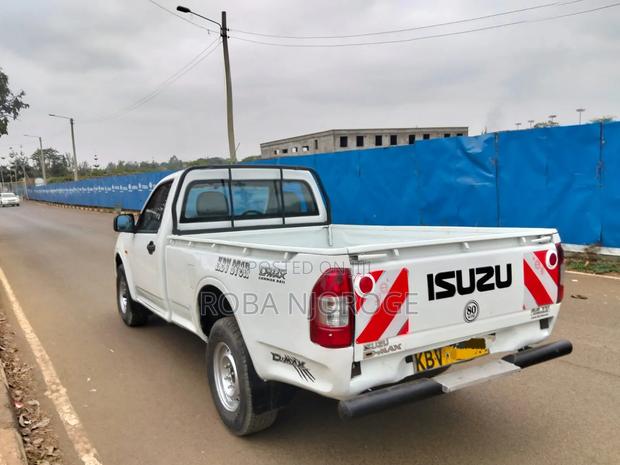 Isuzu D-MAX 2010 White