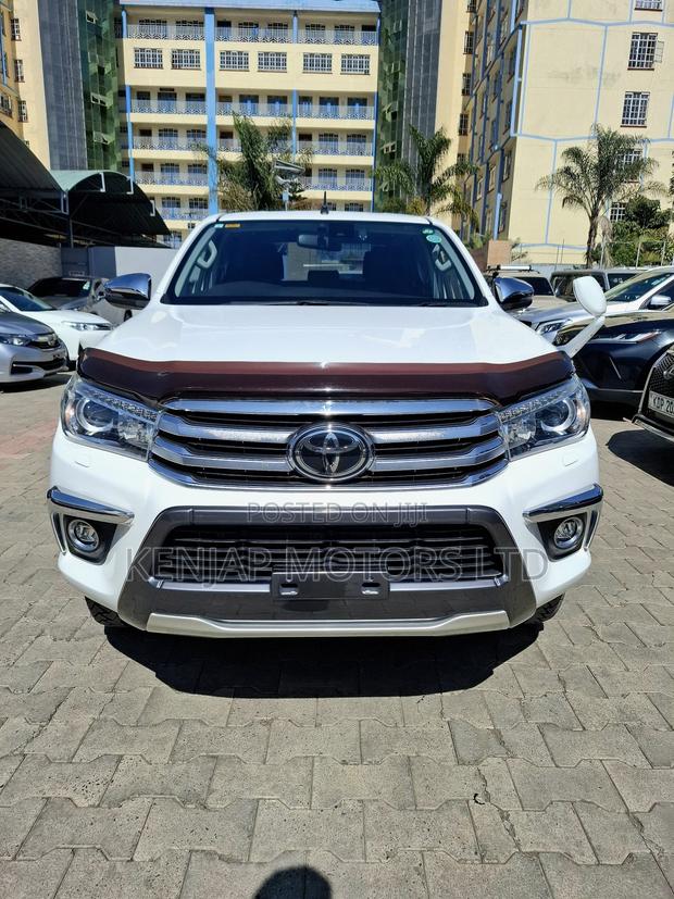 Toyota Hilux 2019 White