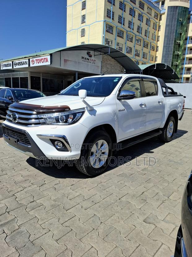 Toyota Hilux 2019 White