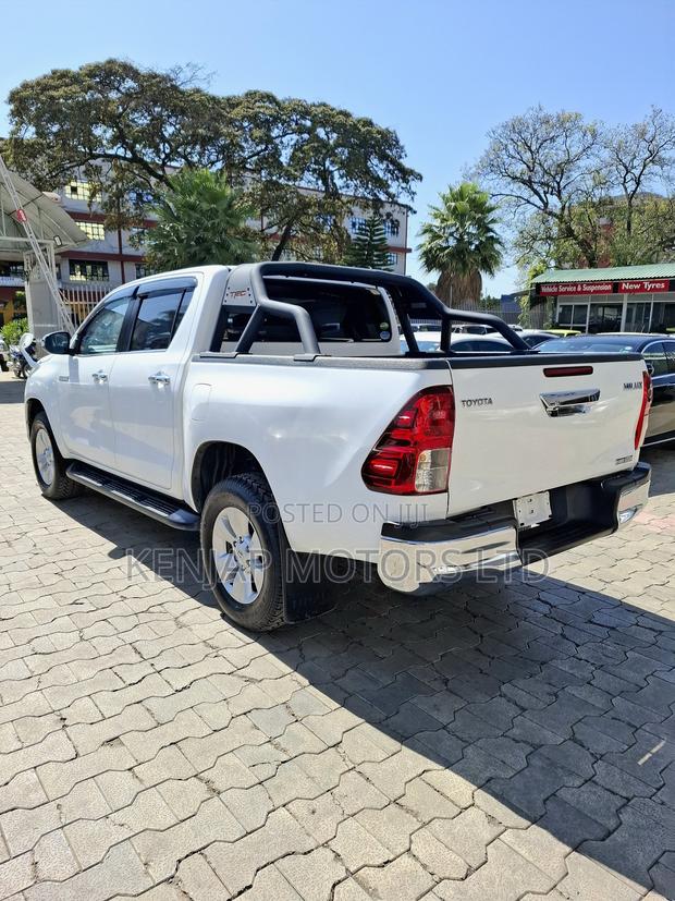 Toyota Hilux 2019 White