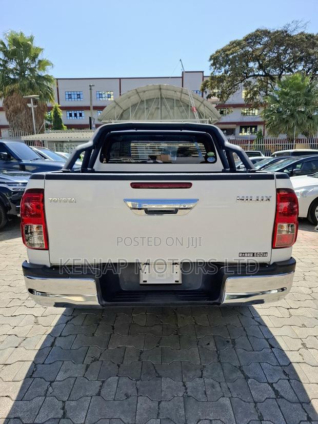 Toyota Hilux 2019 White