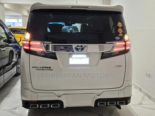 Toyota Vellfire Executive Lounge 3.5 V6 FWD 7-Seater 2018 Pearl