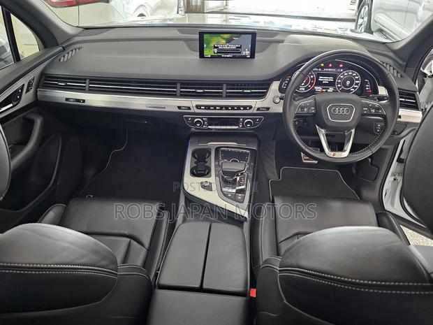 Audi Q7 3.0T Premium AWD quattro 2018 Off white