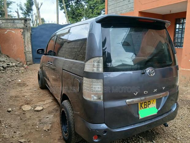Toyota Voxy 2005 Gray