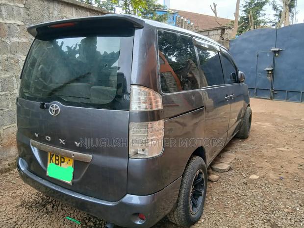 Toyota Voxy 2005 Gray