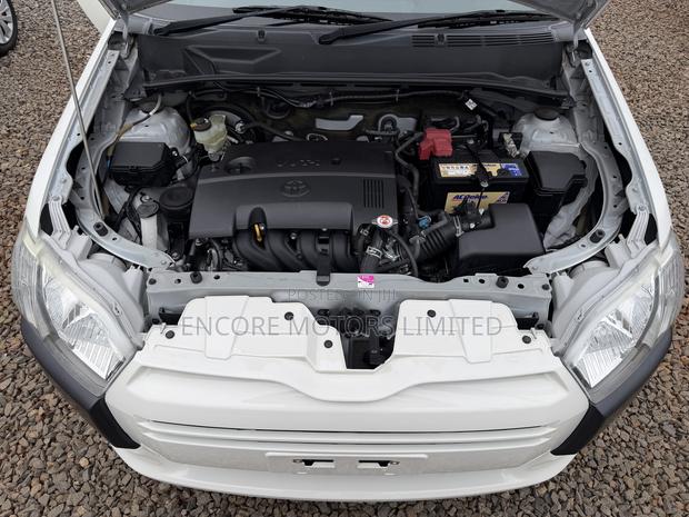 Toyota Probox 1.5 DX Comfort 4WD 2019 White