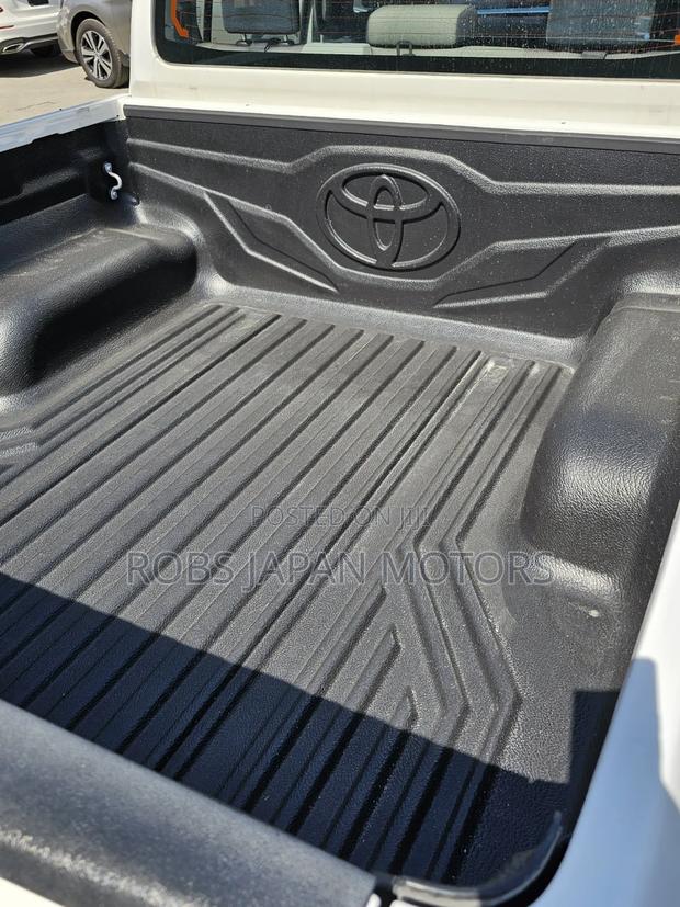 Toyota Hilux 2019 Off white