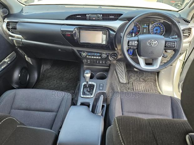Toyota Hilux 2019 Off white