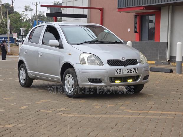 Toyota Vitz 2003 Silver