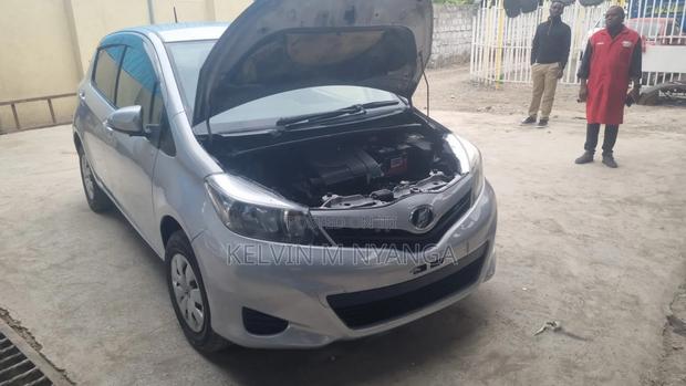 Toyota Vitz 1.0 FWD 5dr 2013 Silver