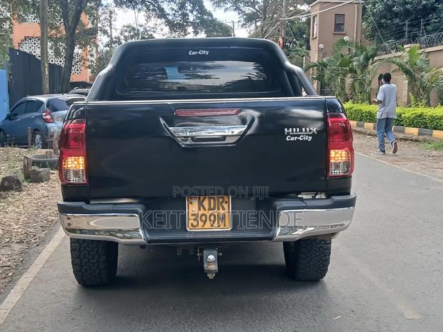 Toyota Hilux 2018 Black