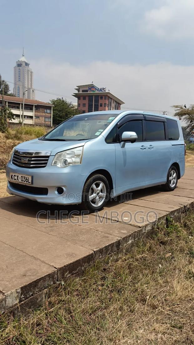 Toyota Noah 2012 Blue