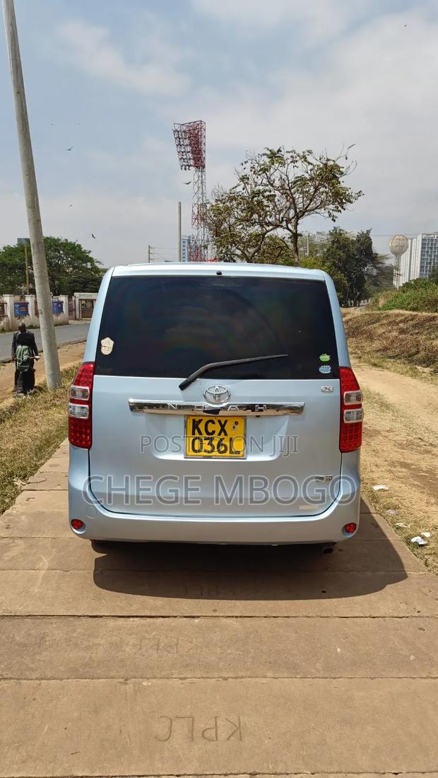 Toyota Noah 2012 Blue