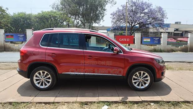Volkswagen Tiguan SE 4Motion 2011 Red