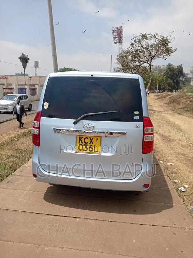 Toyota Noah 2.0 158hp FWD (8 Seater) 2012 Blue