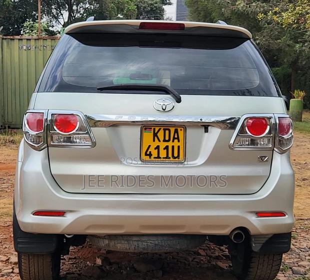 Toyota Fortuner 2.7 AWD 2012 Silver