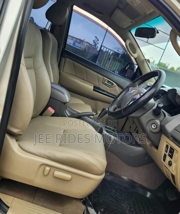 Toyota Fortuner 2.7 AWD 2012 Silver