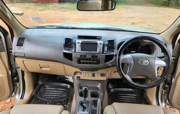 Toyota Fortuner 2.7 AWD 2012 Silver