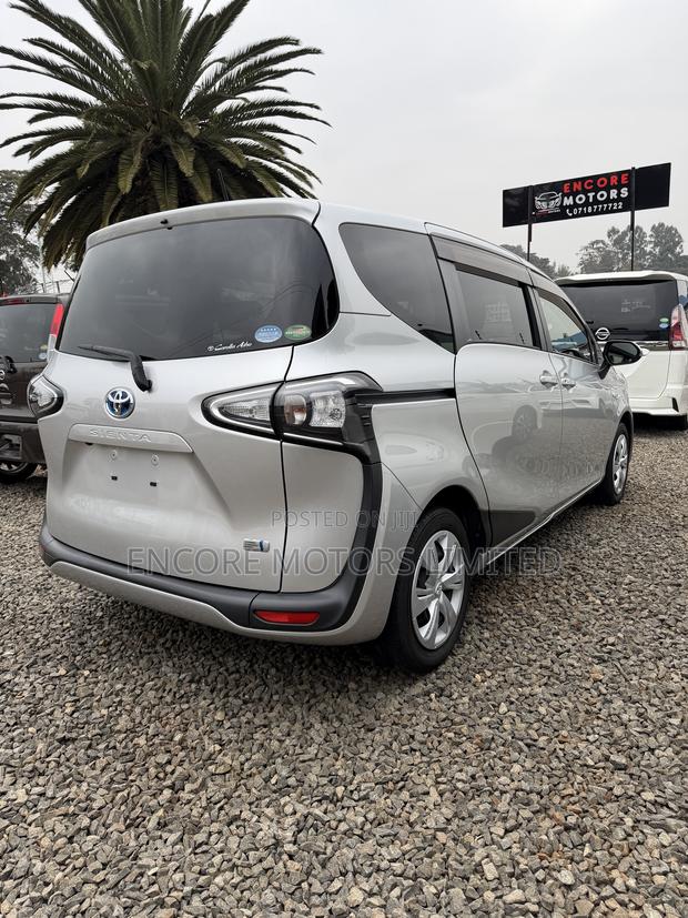 Toyota Sienta 1.5 FWD 2019 Silver
