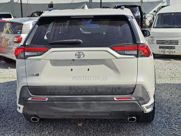 Toyota RAV4 XLE Premium FWD 2019 Pearl