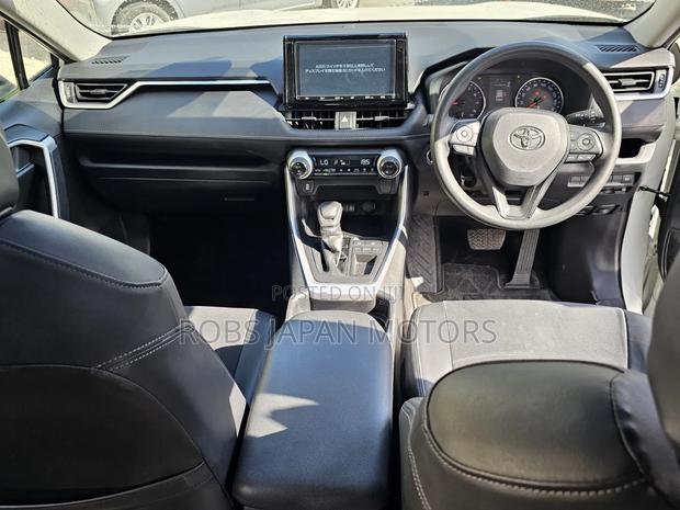 Toyota RAV4 XLE Premium FWD 2019 Pearl