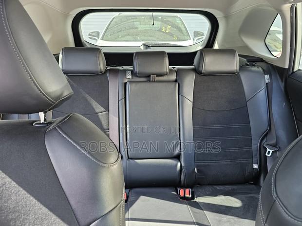 Toyota RAV4 XLE Premium FWD 2019 Pearl