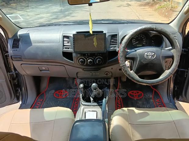 Toyota Hilux 2014 Gray