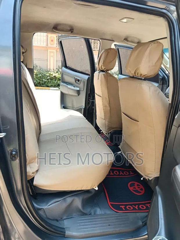 Toyota Hilux 2014 Gray