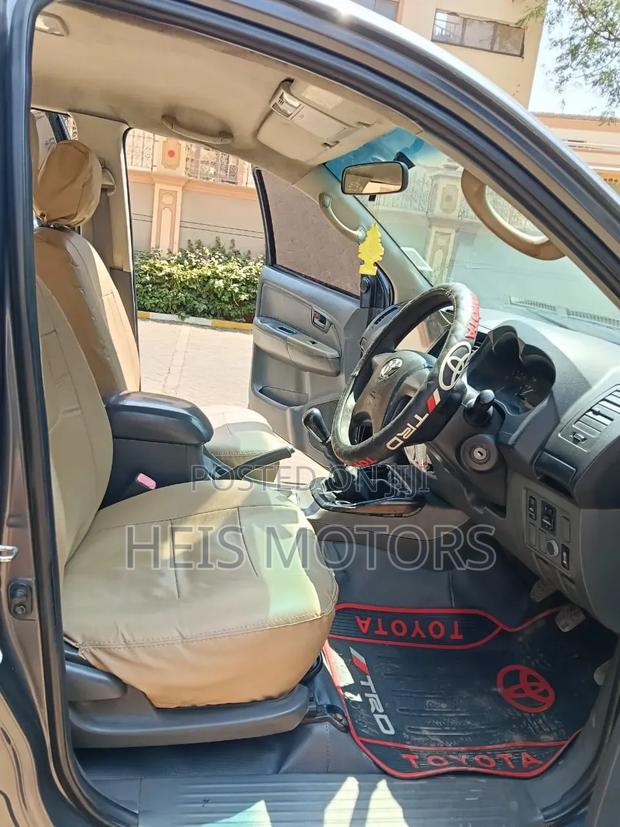 Toyota Hilux 2014 Gray