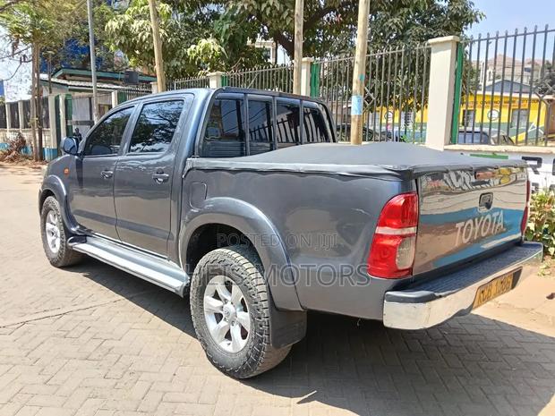 Toyota Hilux 2014 Gray