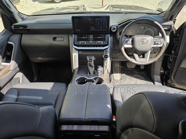 Toyota Land Cruiser LC300 2023 Black