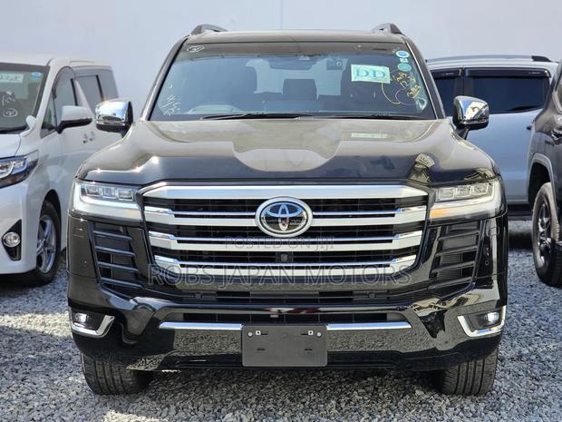 Toyota Land Cruiser LC300 2023 Black