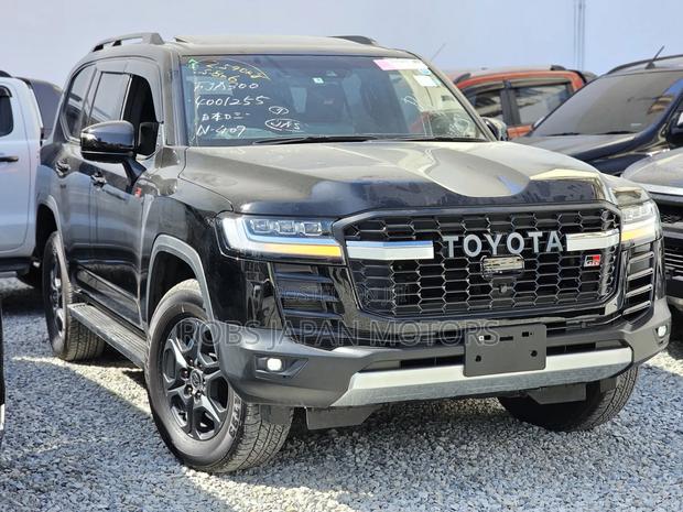 Toyota Land Cruiser LC300 2023
